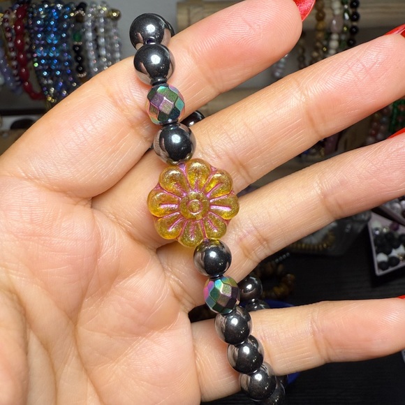 🖤 Grounded Glow • Hematite & Czech Glass Bracelet 🖤 - Picture 1 of 3